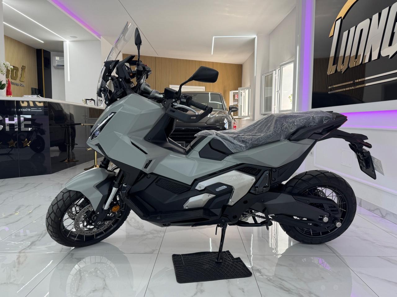 Honda X-ADV 750 Special Color
