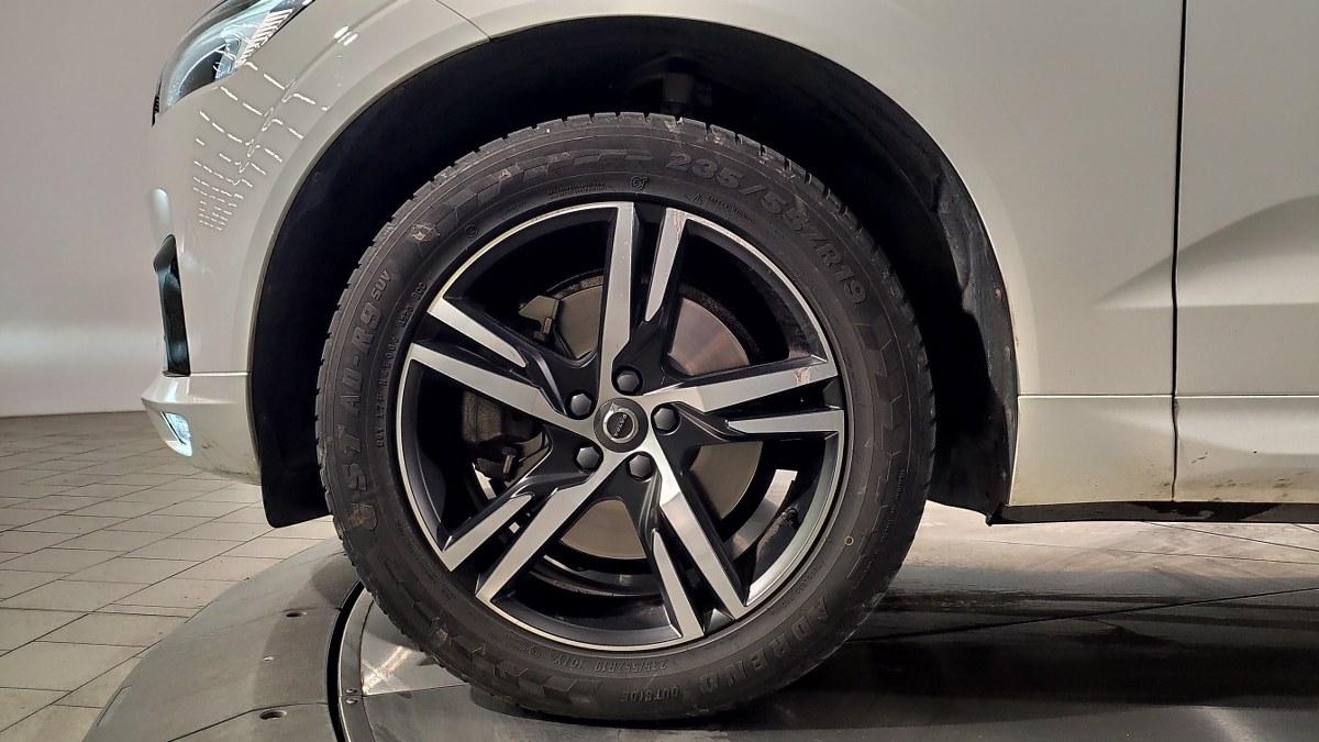 VOLVO Xc60 B5 Mild Hybrid (D) Awd Geartronic R-Design