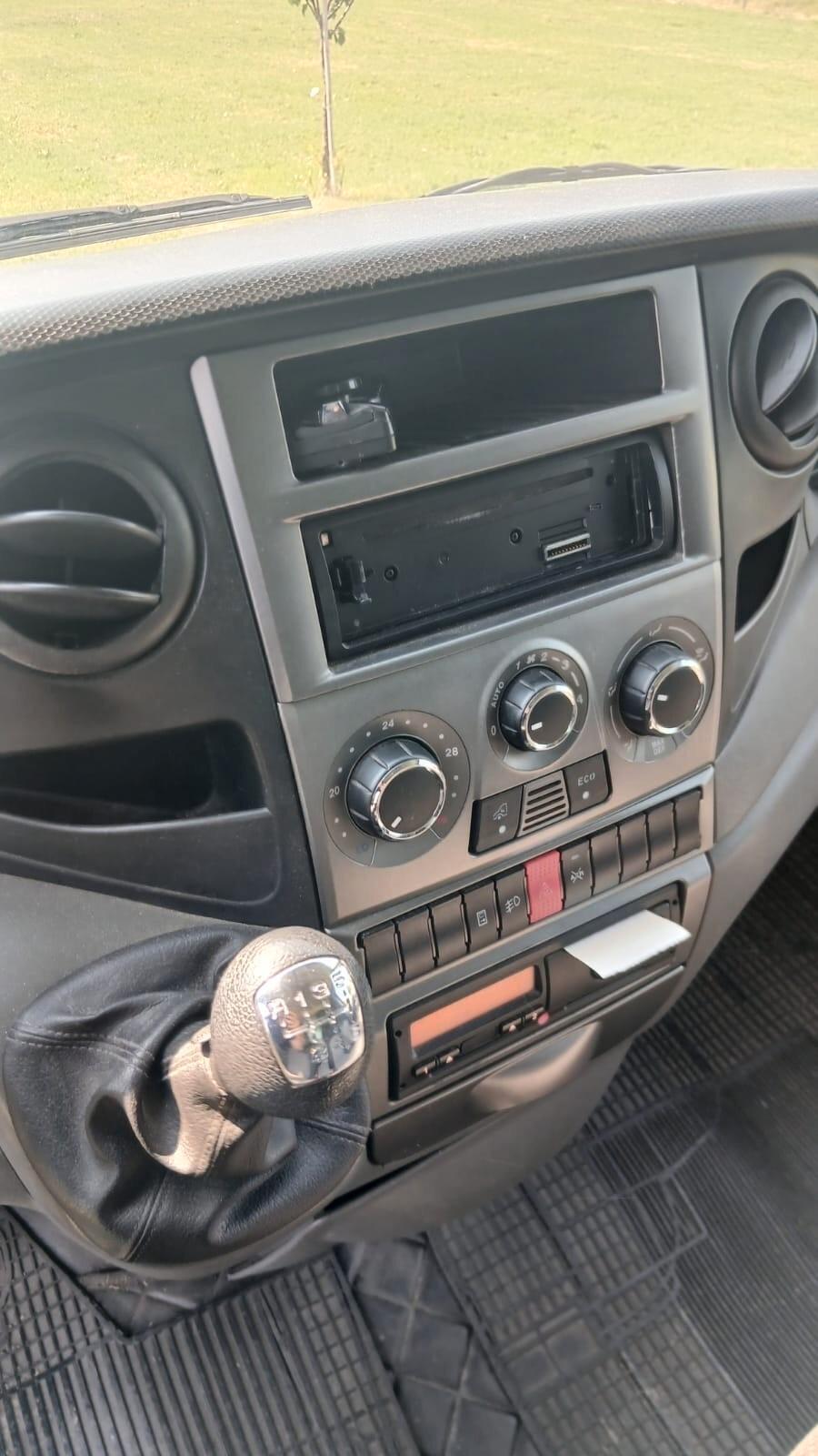 Iveco Daily con sponda