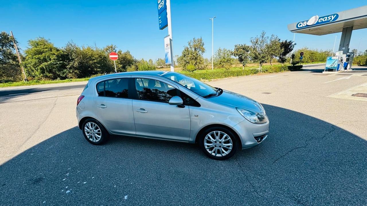 Opel Corsa 1.2 5 porte Club