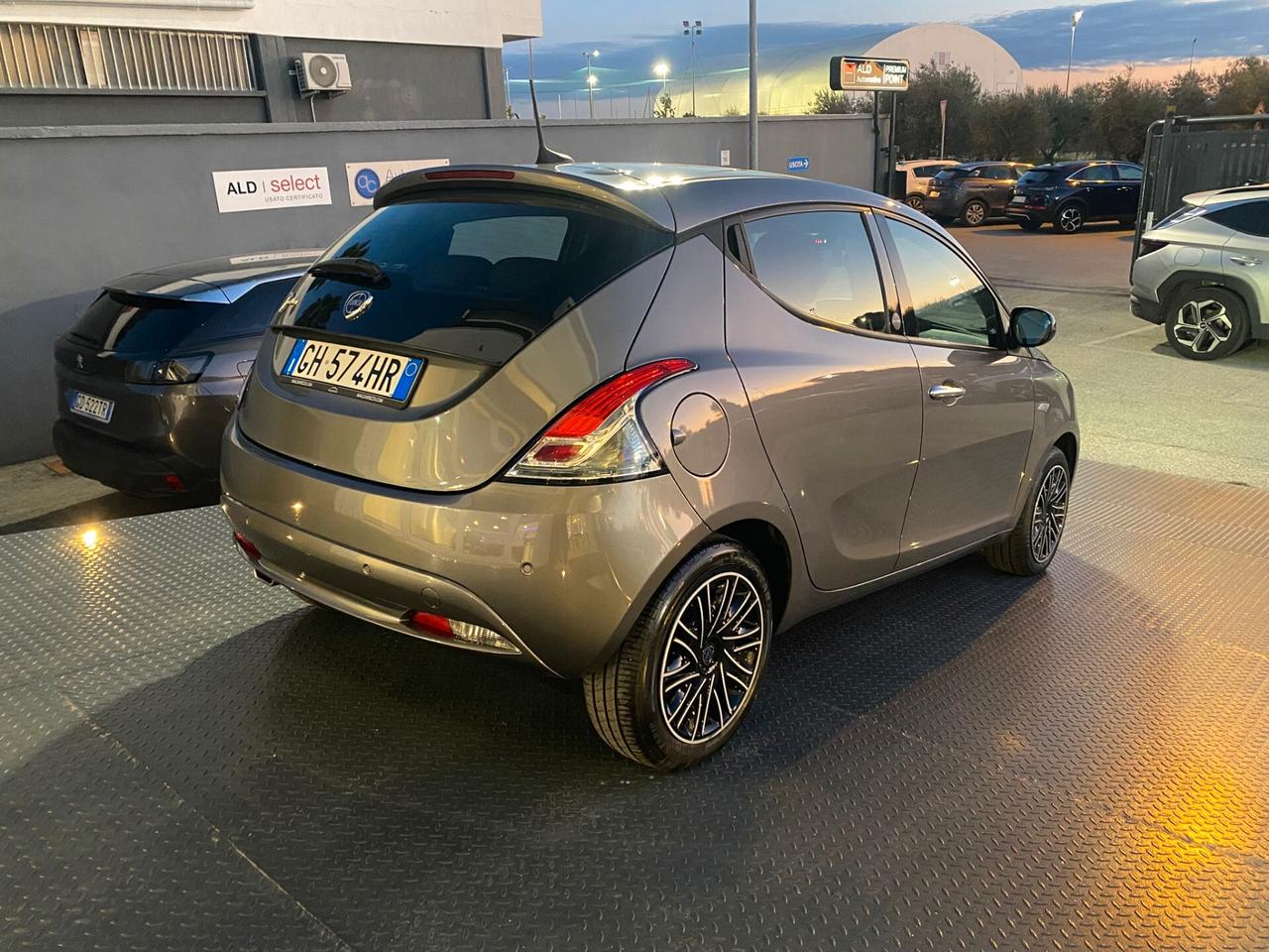 Lancia Ypsilon 1.0 FireFly 5 porte S&S Hybrid Ecochic Gold