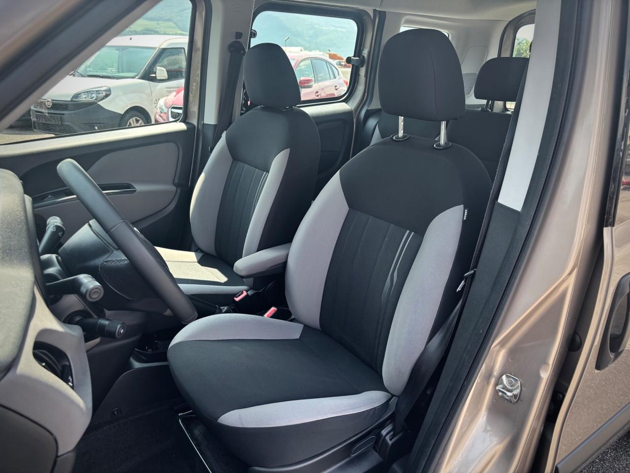 Fiat Doblo 1.4 T-Jet 16V Natural Power Lounge