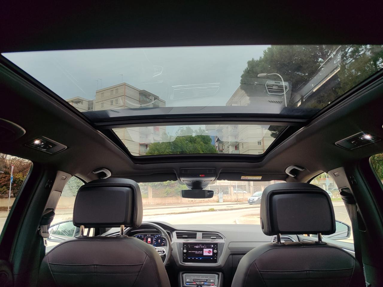 Volkswagen Tiguan 2.0 TDI 150 CV DSG R-Line TETTO APRIBILE