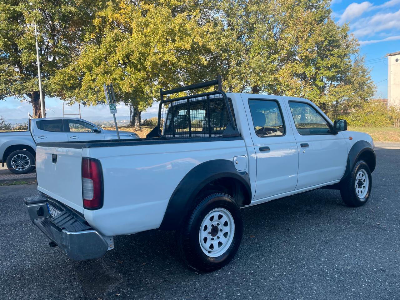 Nissan Navara NP300 2.5 Dci Double Cab 133cv Autocarro+Gancio