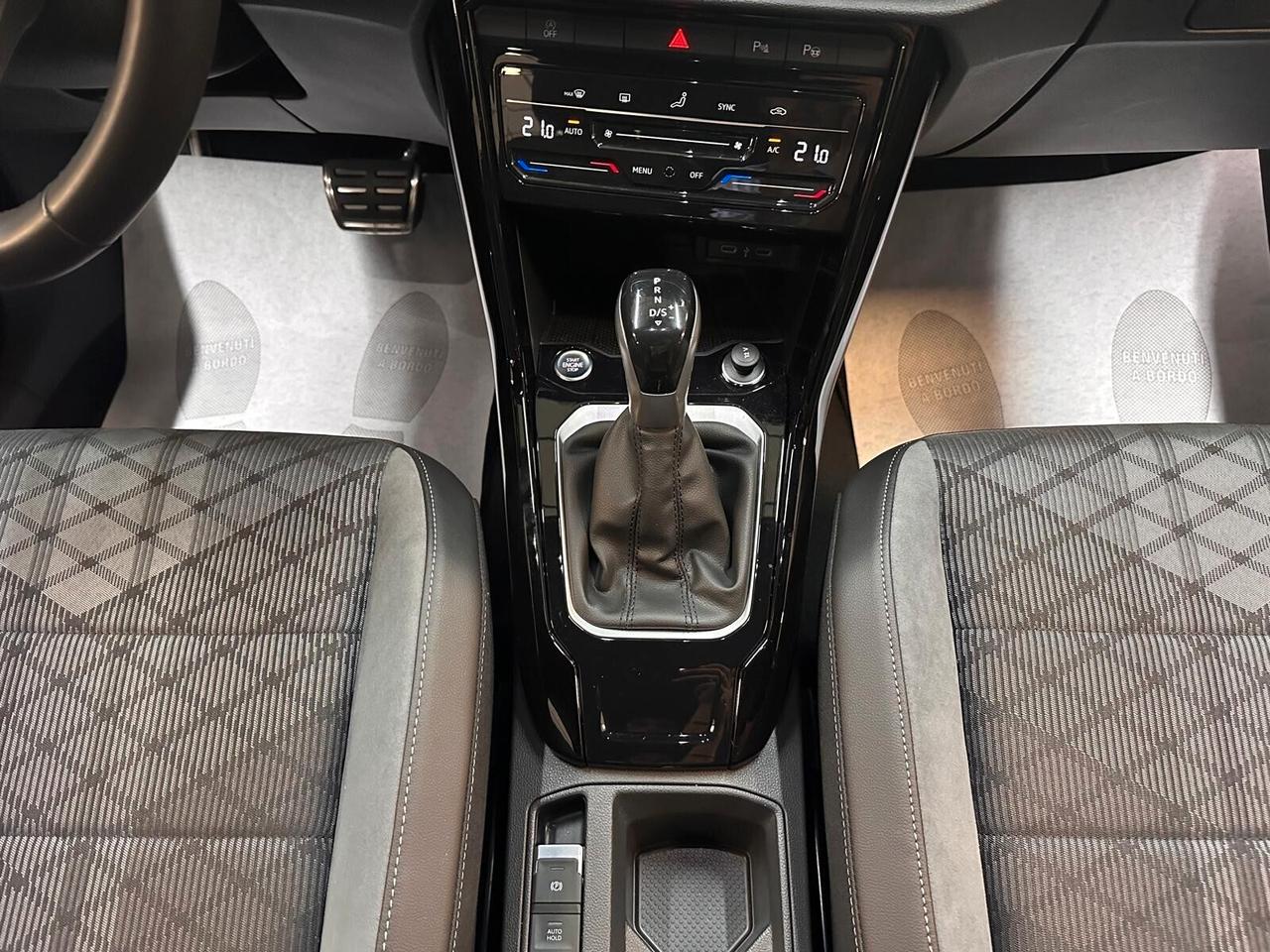 Volkswagen T-Roc 1.5 tsi R-Line dsg * IVA ESPOSTA *