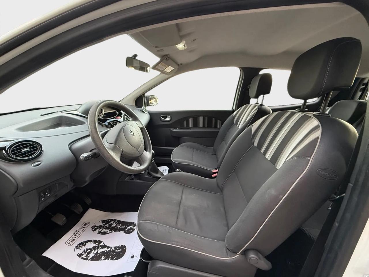 Renault Twingo nightday 1.2 benzina 2014 neo patentati