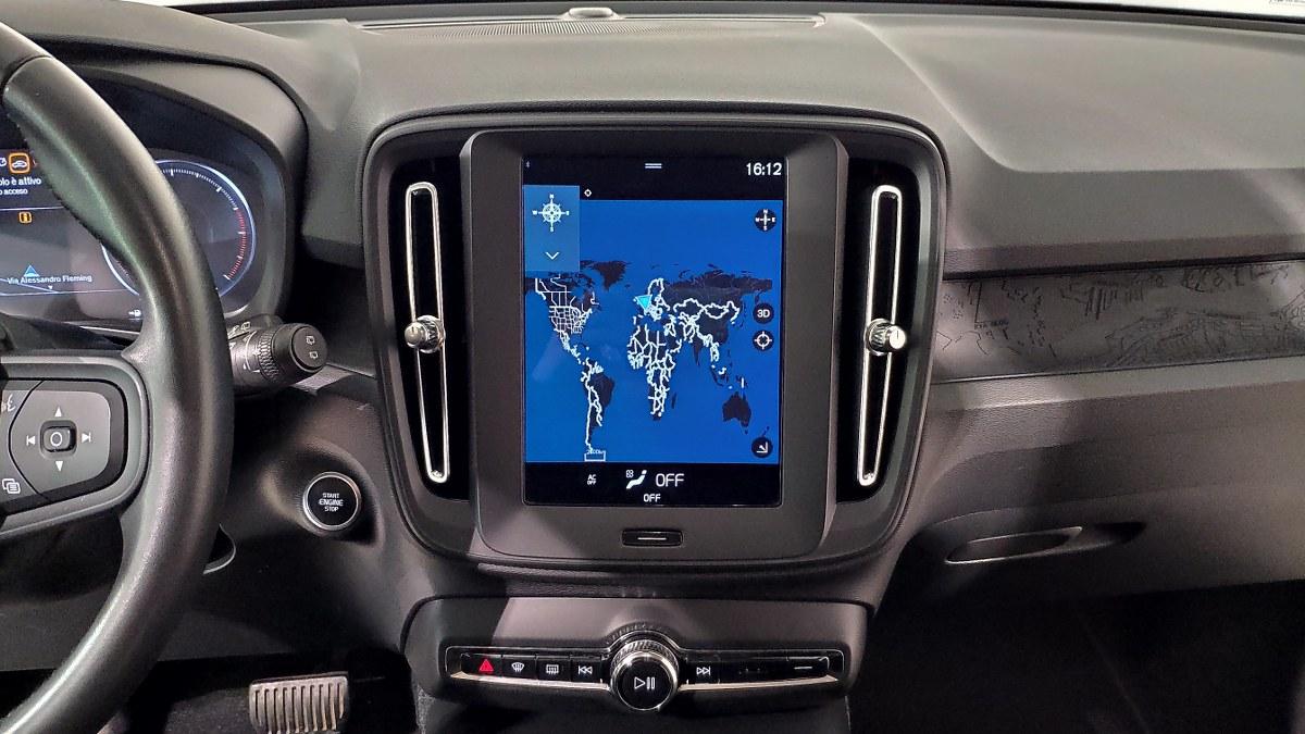 VOLVO Xc40 D3 Geartronic Momentum Core N-1