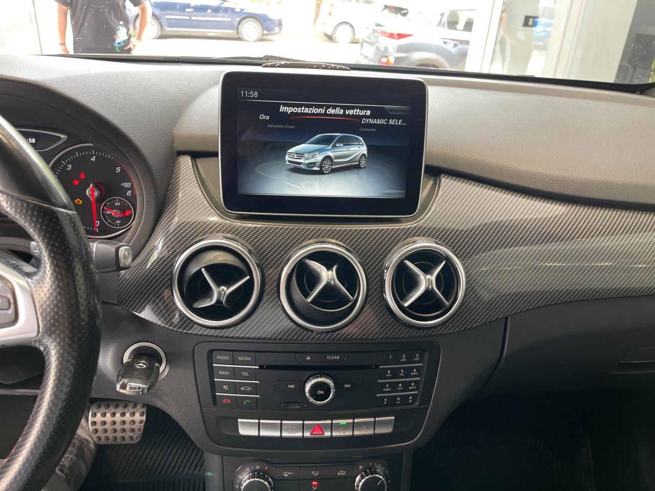 Mercedes-benz B 200D Auto. FULL AMG