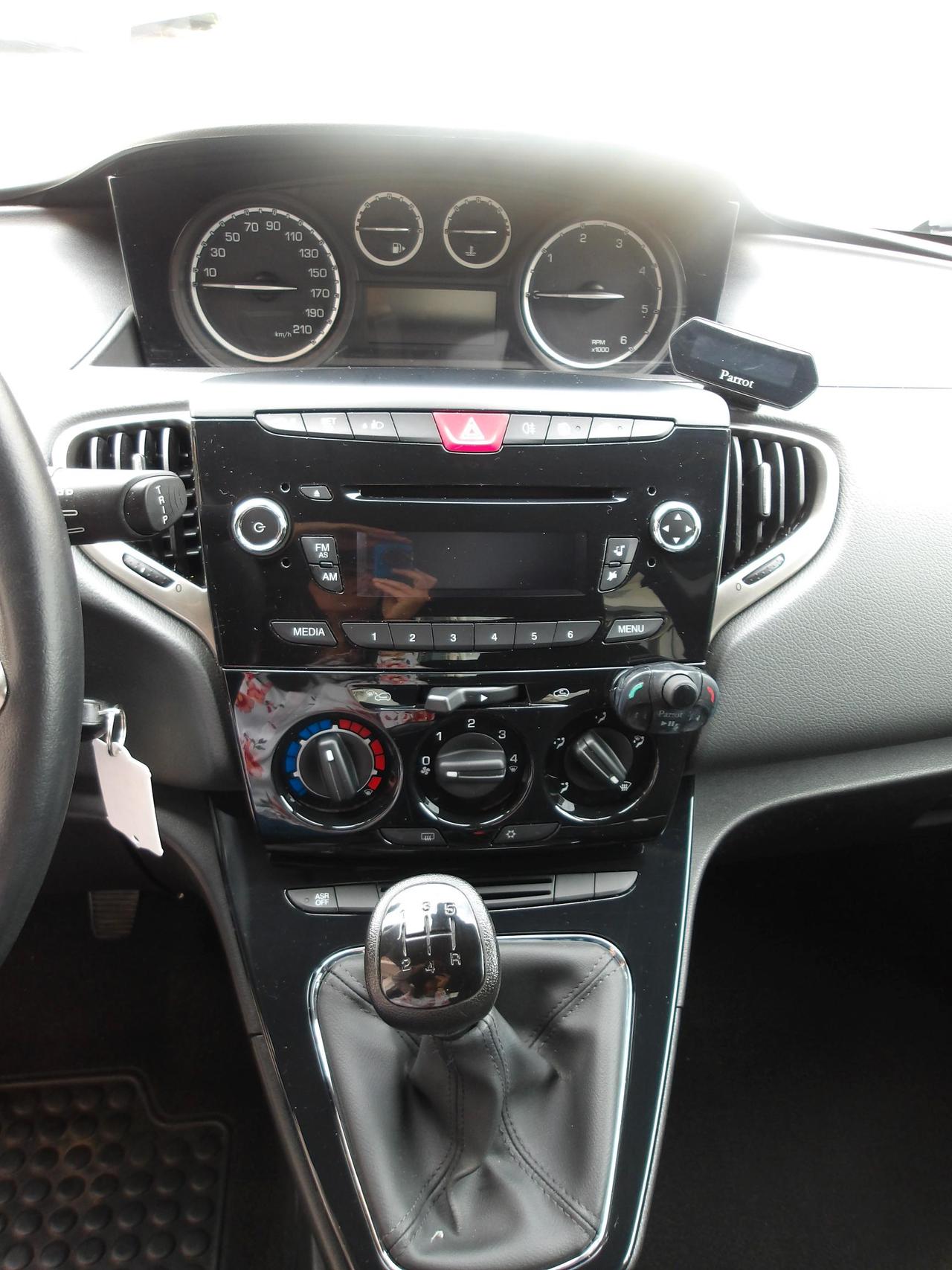 Lancia Ypsilon 5 Porte Ypsilon 1.3 mjt Silver c/clima s&s 95cv