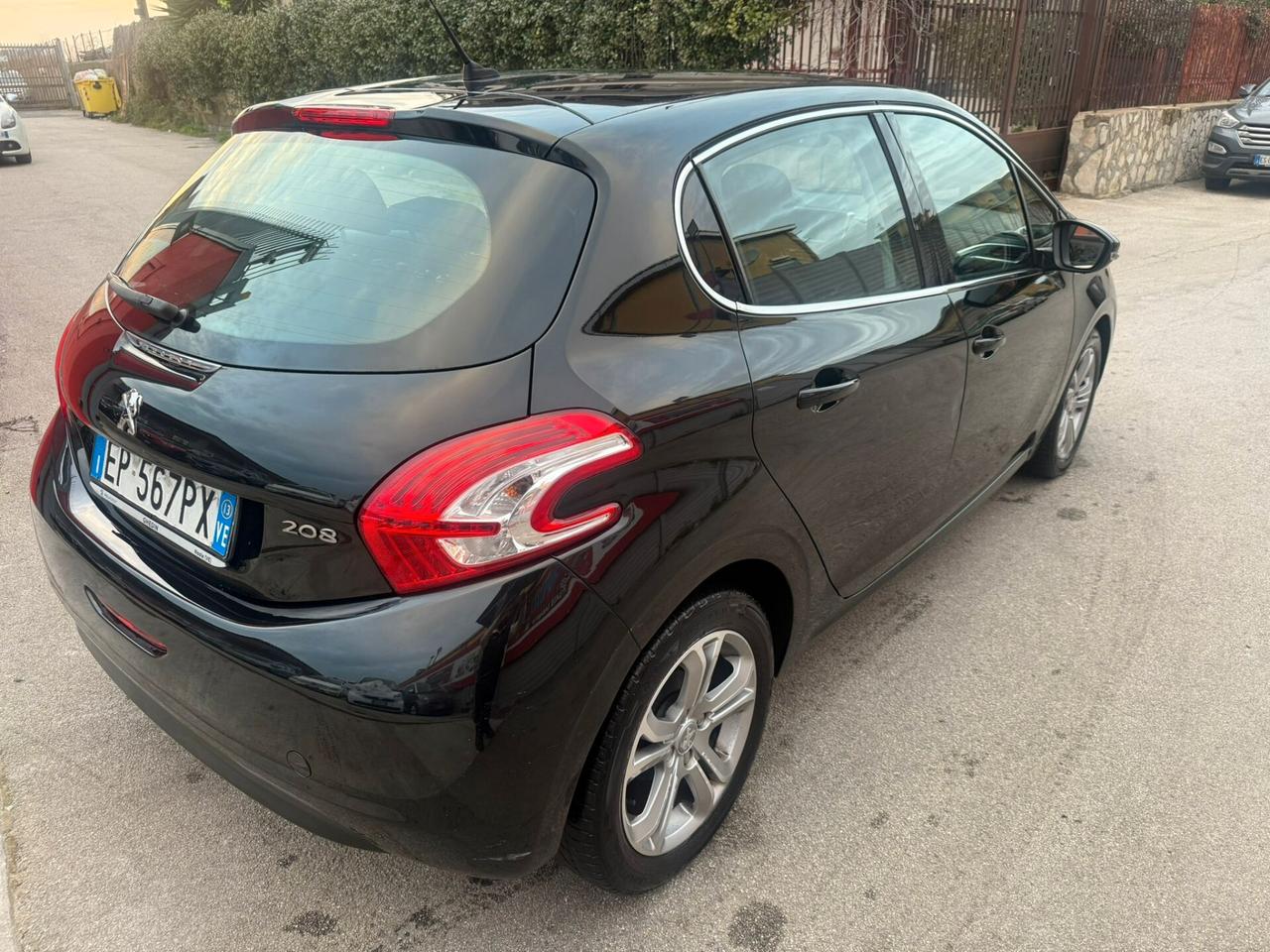 Peugeot 208 1.2 82cv Allure - 2013