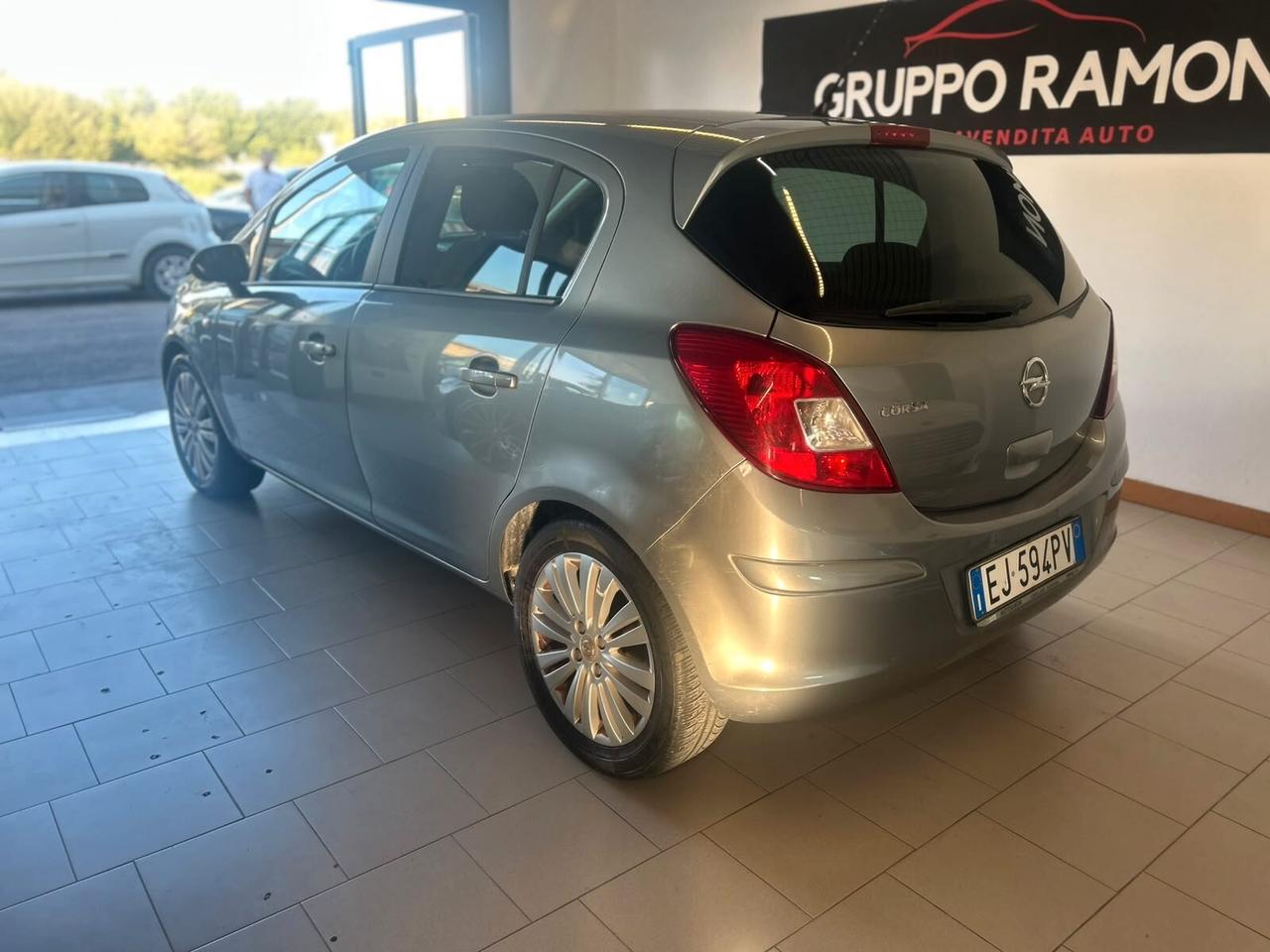 Opel Corsa 1.2 5 porte Cosmo