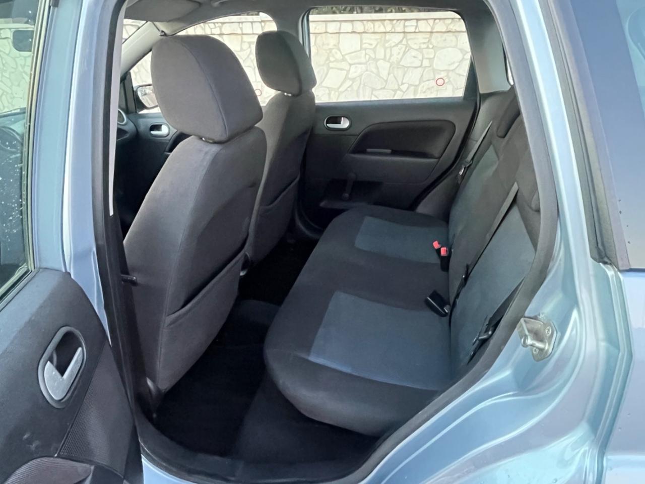 Ford Fiesta 1200 5p. Ghia Unipro 2007