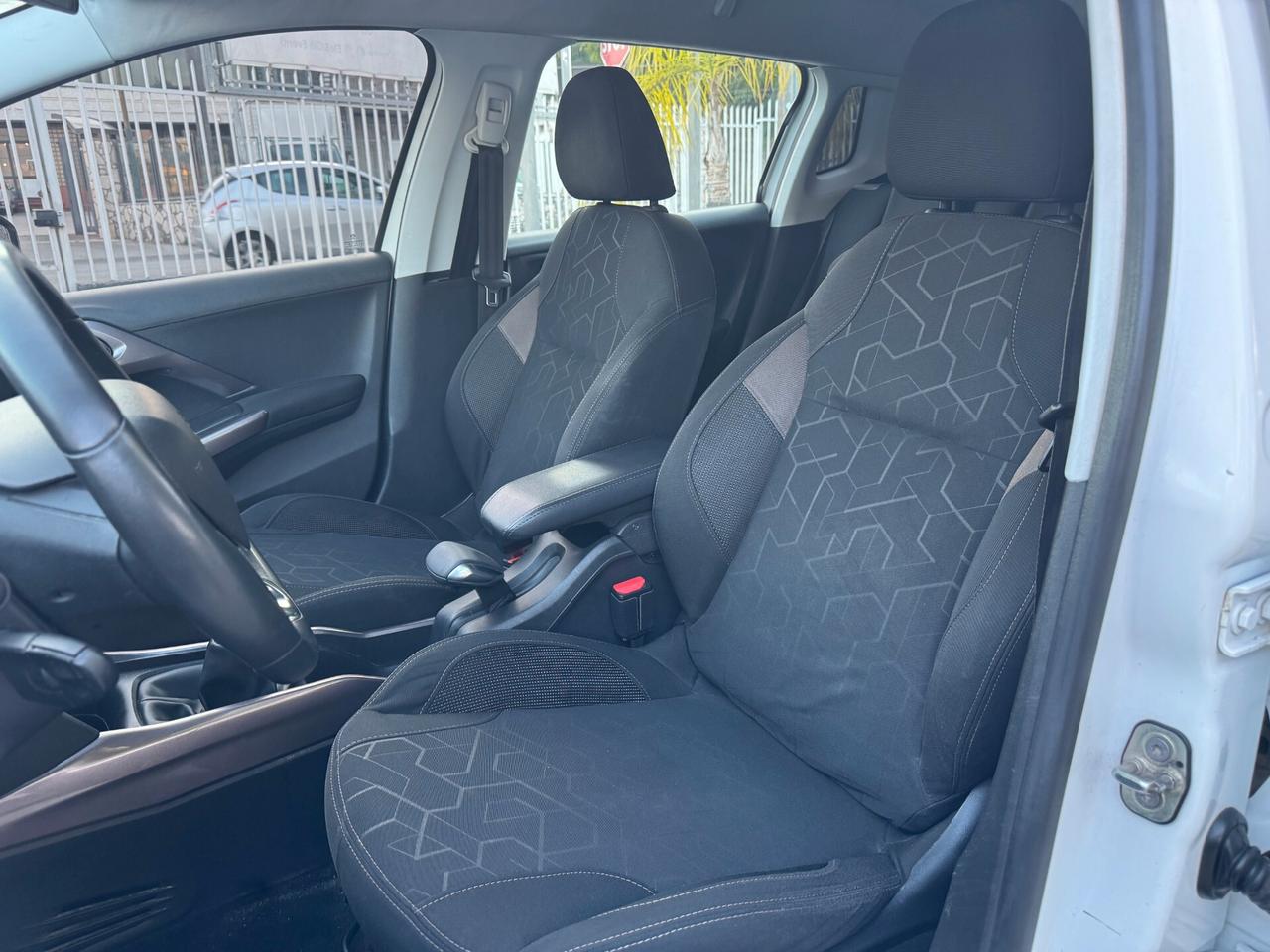 Peugeot 2008 1.2 GPL Allure NAVI