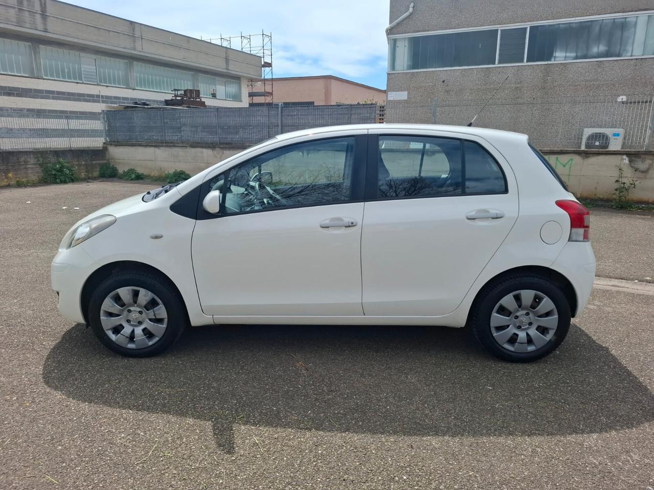 Toyota Yaris 1.0 5 porte 2011 SOLO 124.000 KM