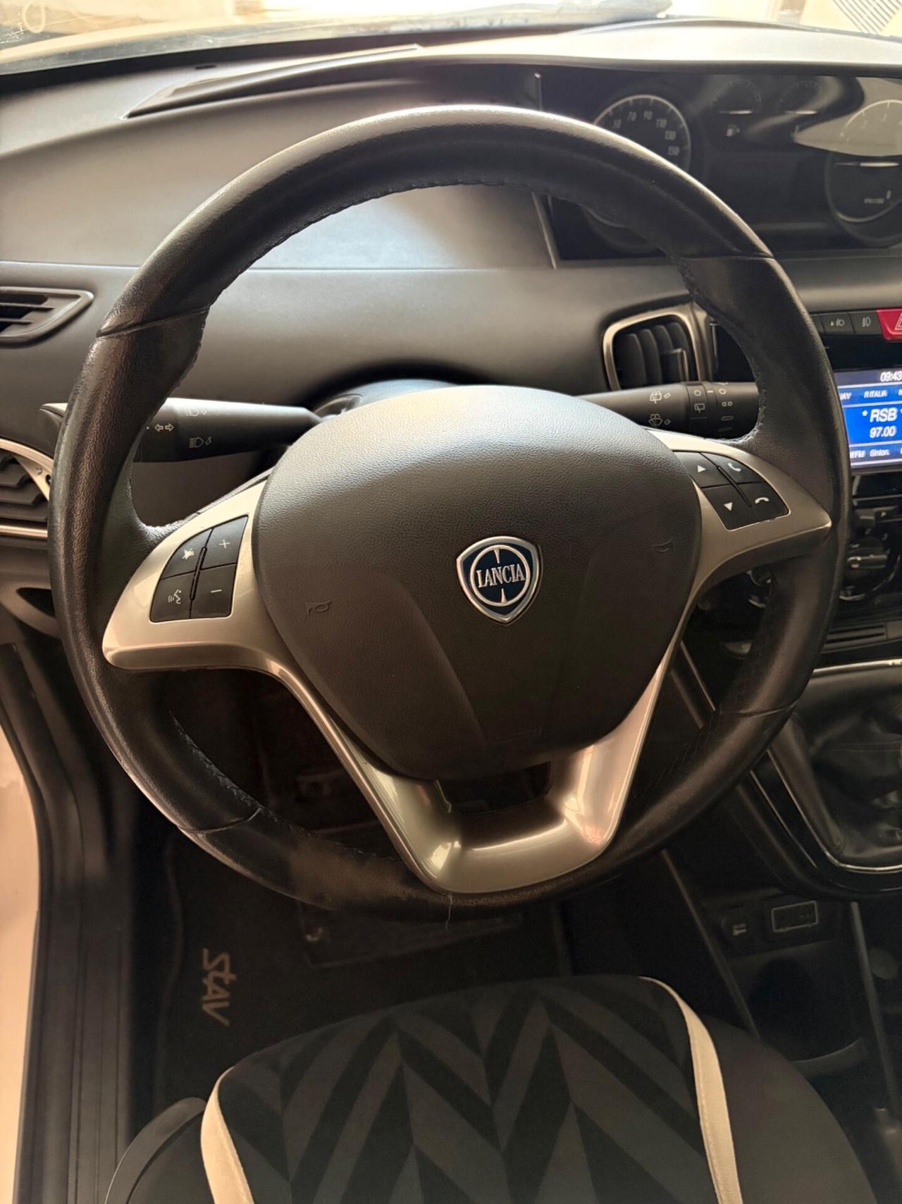 LANCIA YPSILON 1.2 69 CV 5 PORTE PLATINUM