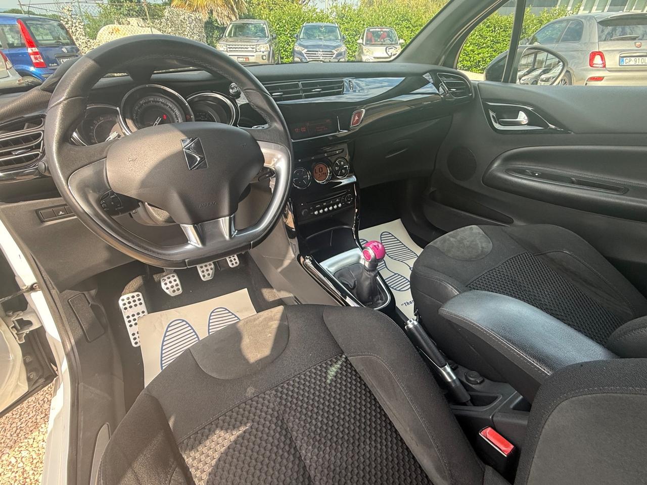 Ds DS3 3 1.2 VTi 82 Just Black