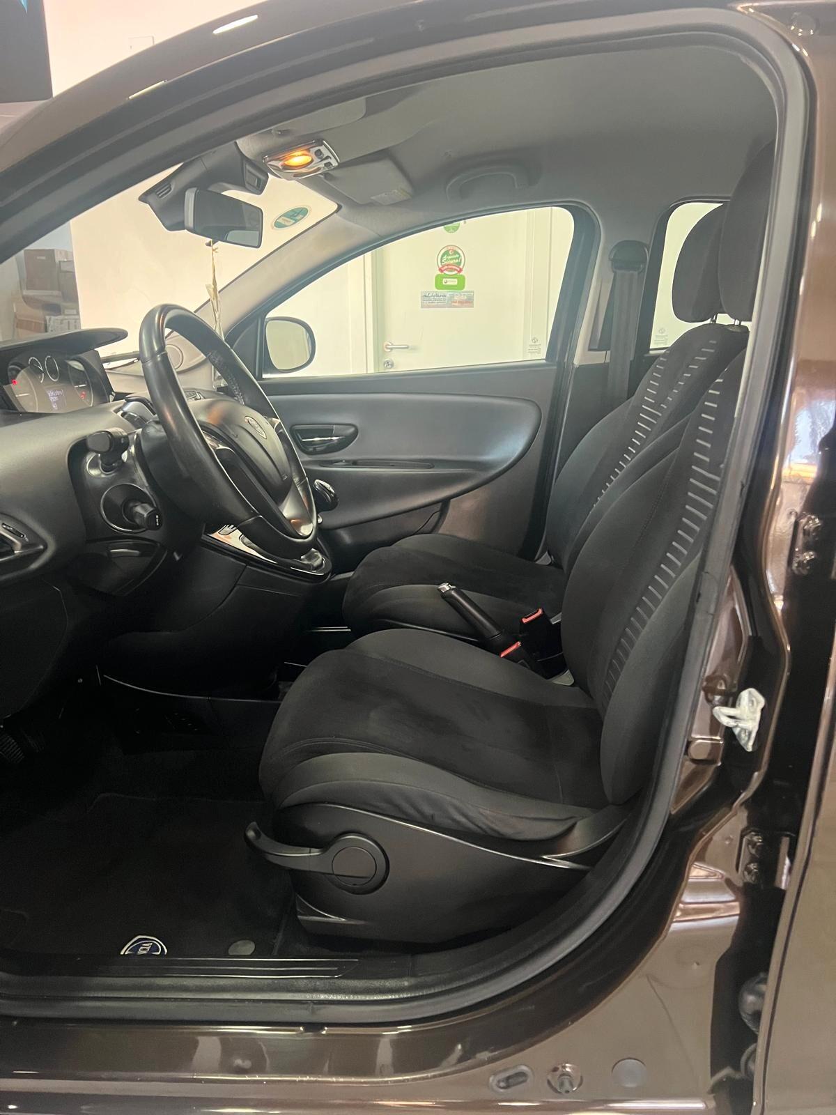 Lancia Ypsilon 0.9 TwinAir 85 CV 5 porte S&S Platinum