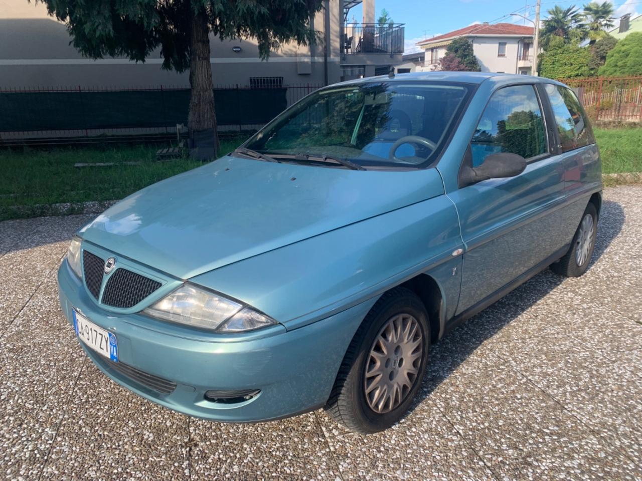 Lancia Y 1.2i NEOPATENTATI