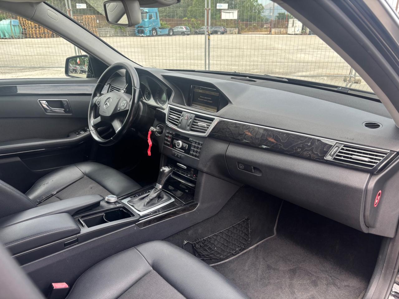 Mercedes-benz E 220 CDI BlueEFFICIENCY Avantgarde