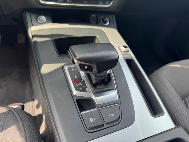 AUDI Q5 35 TDI S tronic Business