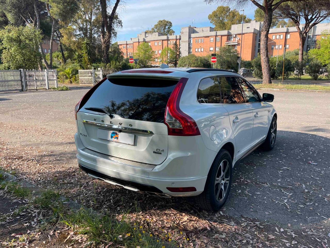 Volvo XC 60 XC60 D5 AWD Geartronic R-design Automatica Apple Car Android