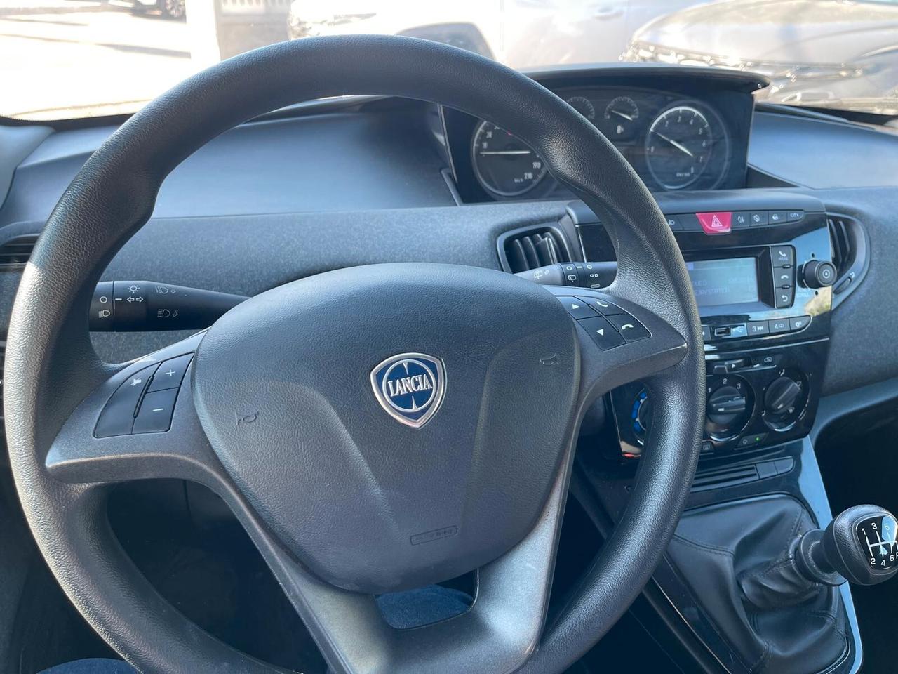 Lancia Ypsilon 1.0 FireFly 5 porte S&S Hybrid Ecochic Silver