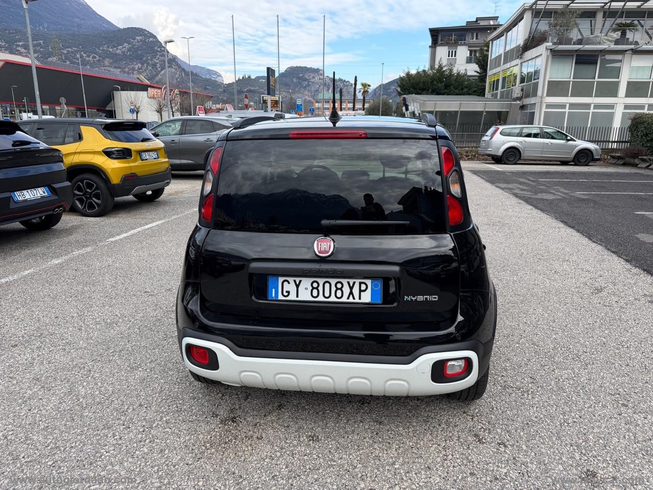 FIAT Panda 1.0 FireFly S&S Hybrid PACK CROSS