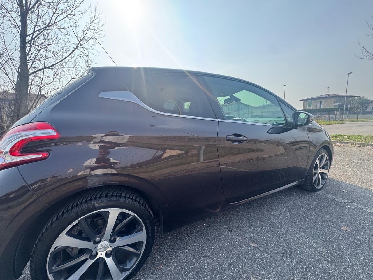 Peugeot 208 1.4 HDi 68 CV 3 porte Allure