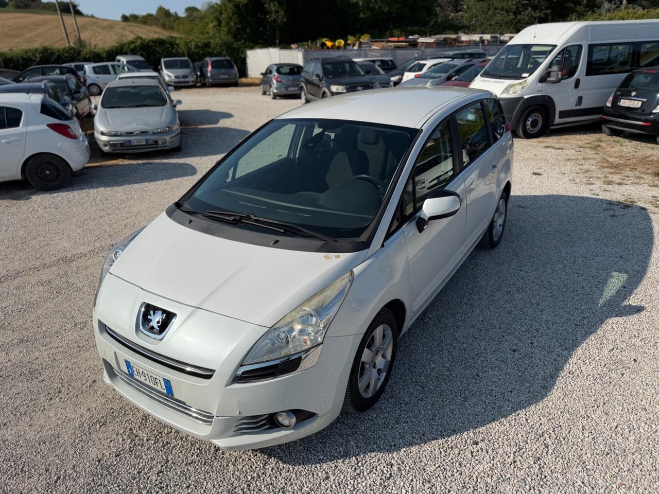 Peugeot 5008 1.6 e-HDi 112CV Stop&Start cambio robotizzato Tecno