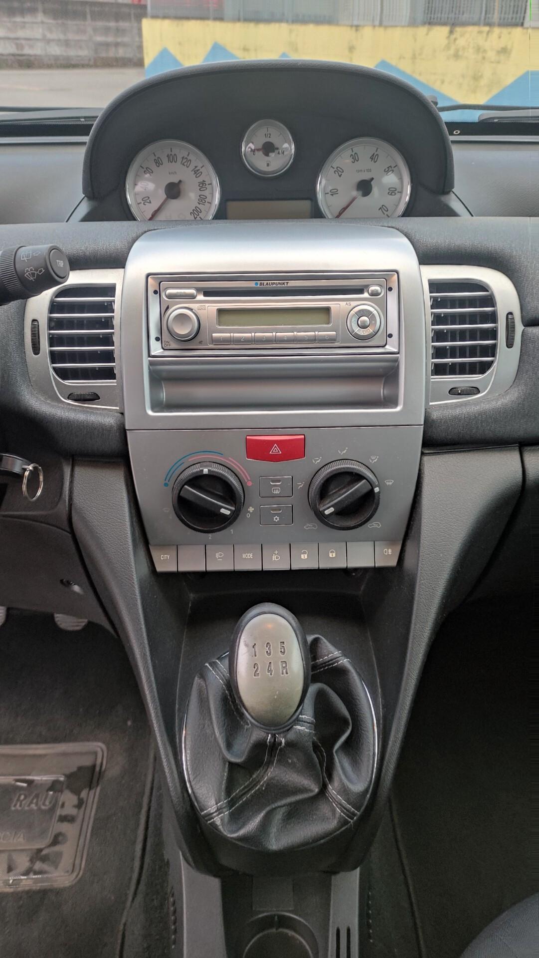 Lancia Ypsilon 1.2 69 CV SOLI 80000km NEOPATENTATI - 2011