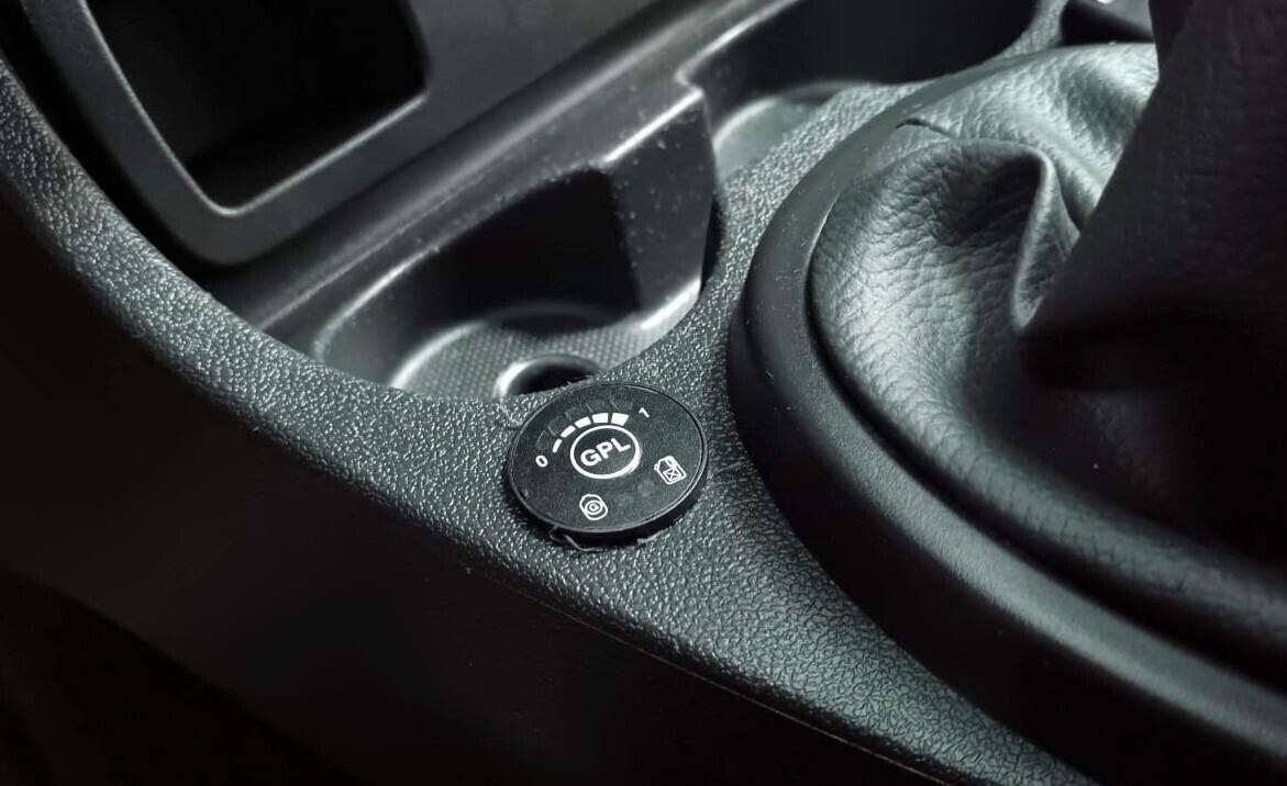 Dacia Duster 1.6 GPL DA FABBRICA Lauréate