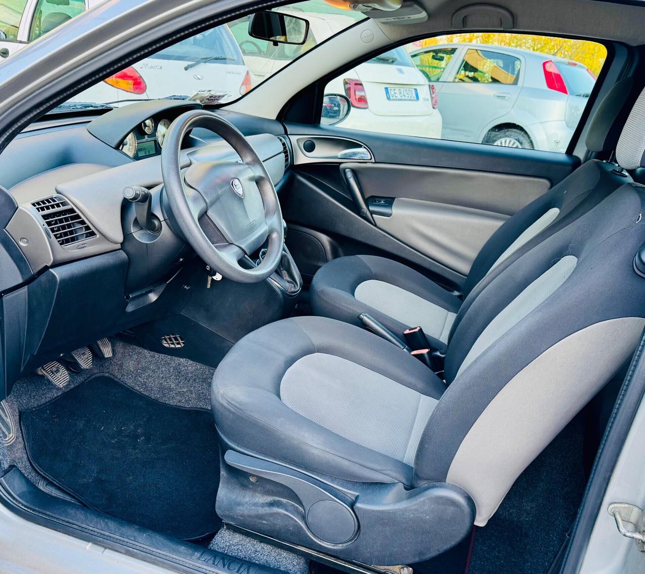 Lancia Ypsilon 1.2 16V Oro