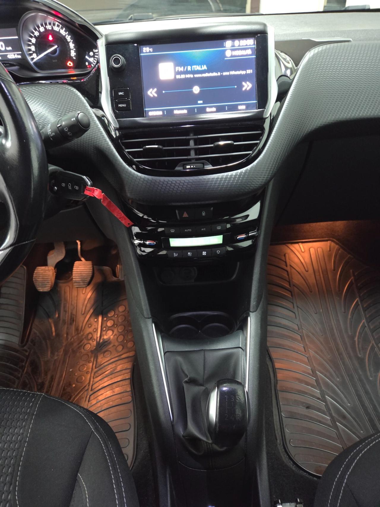 Peugeot 208 PureTech 82 5p. GPL Allure