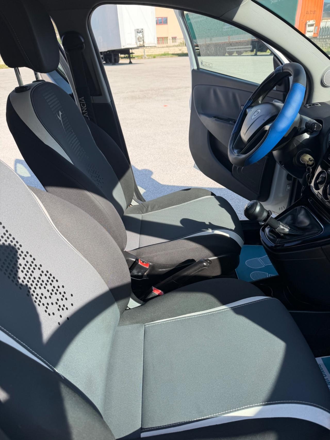 Lancia Ypsilon 1.2 69 CV 5 porte Elefantino