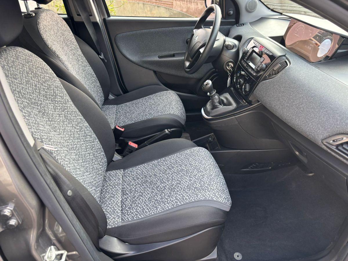 LANCIA Ypsilon 1.0 FireFly 5p S&S Hybrid Silver