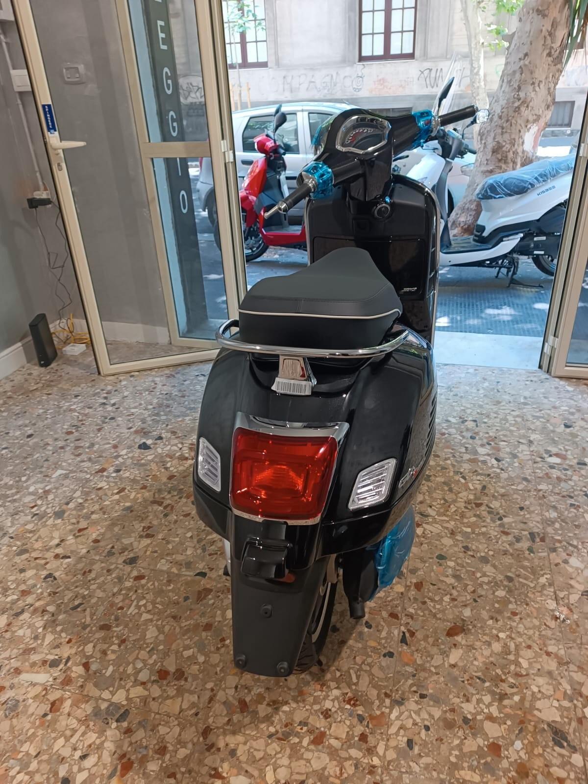 Piaggio Vespa 310 GTS hpe