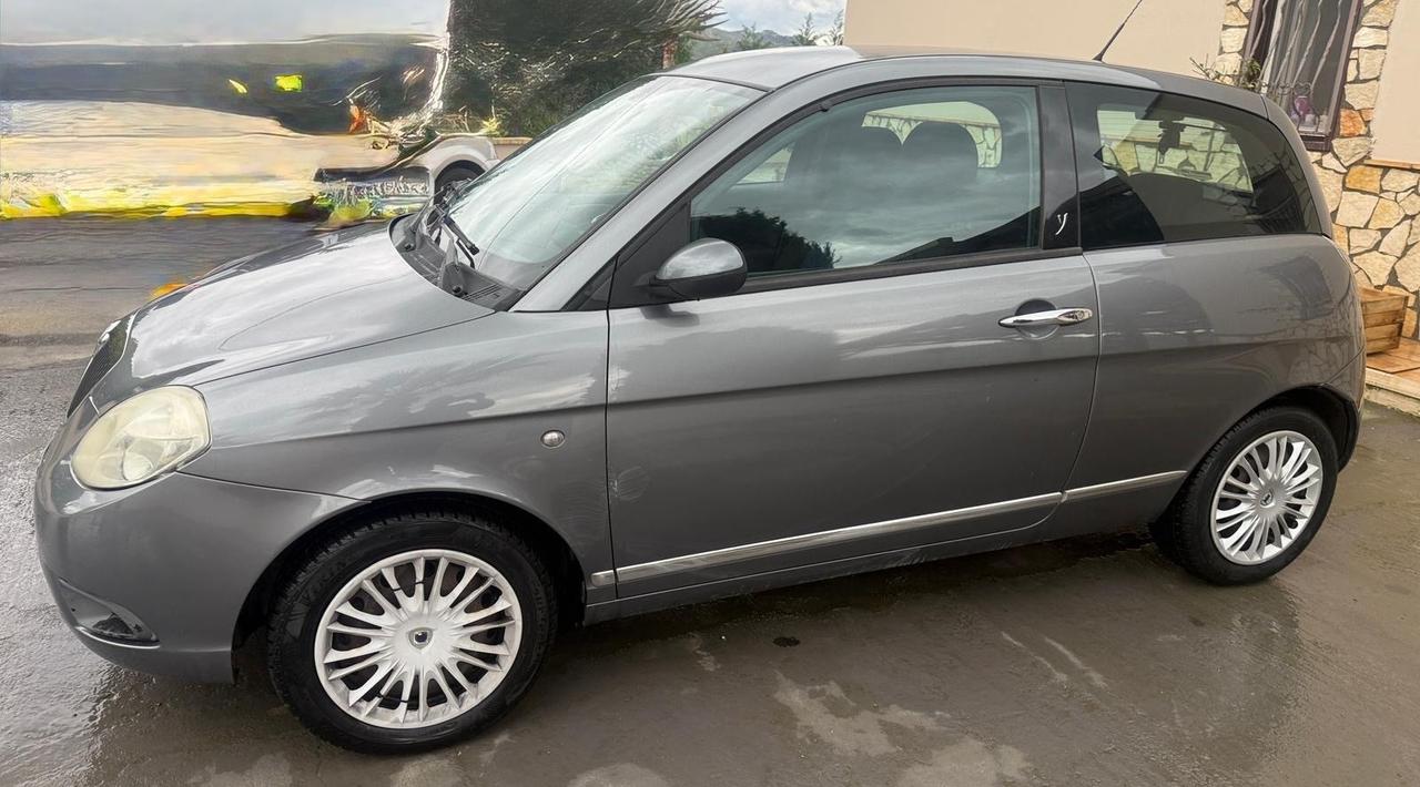Lancia Ypsilon 1.3 MJT 75 CV Platino
