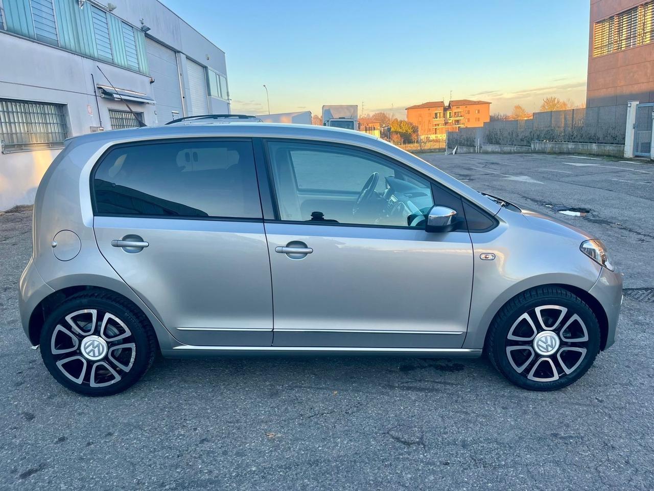 VW Up 1.0benz 2013 153.000km cambio automatico perfetta