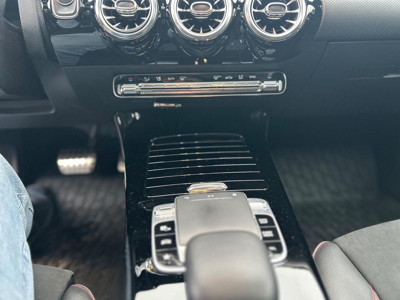 Mercedes-Benz CLA 200 Premium CLA 200 #8756