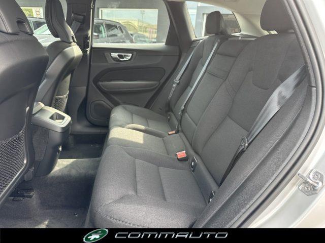 VOLVO XC60 B4 (d) AWD Geartronic Momentum Pro