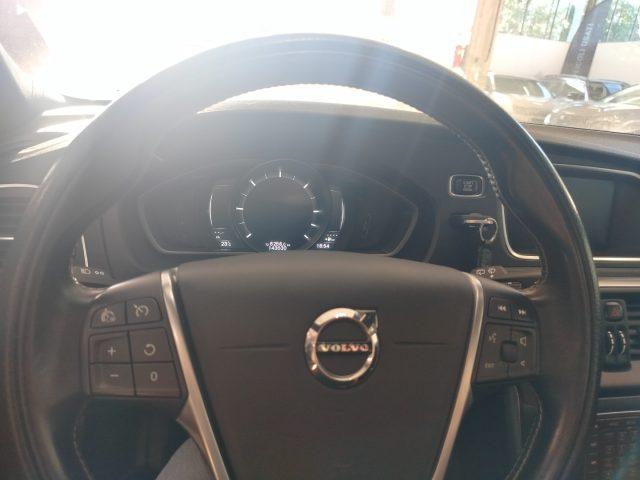 VOLVO V40 D2 R-design