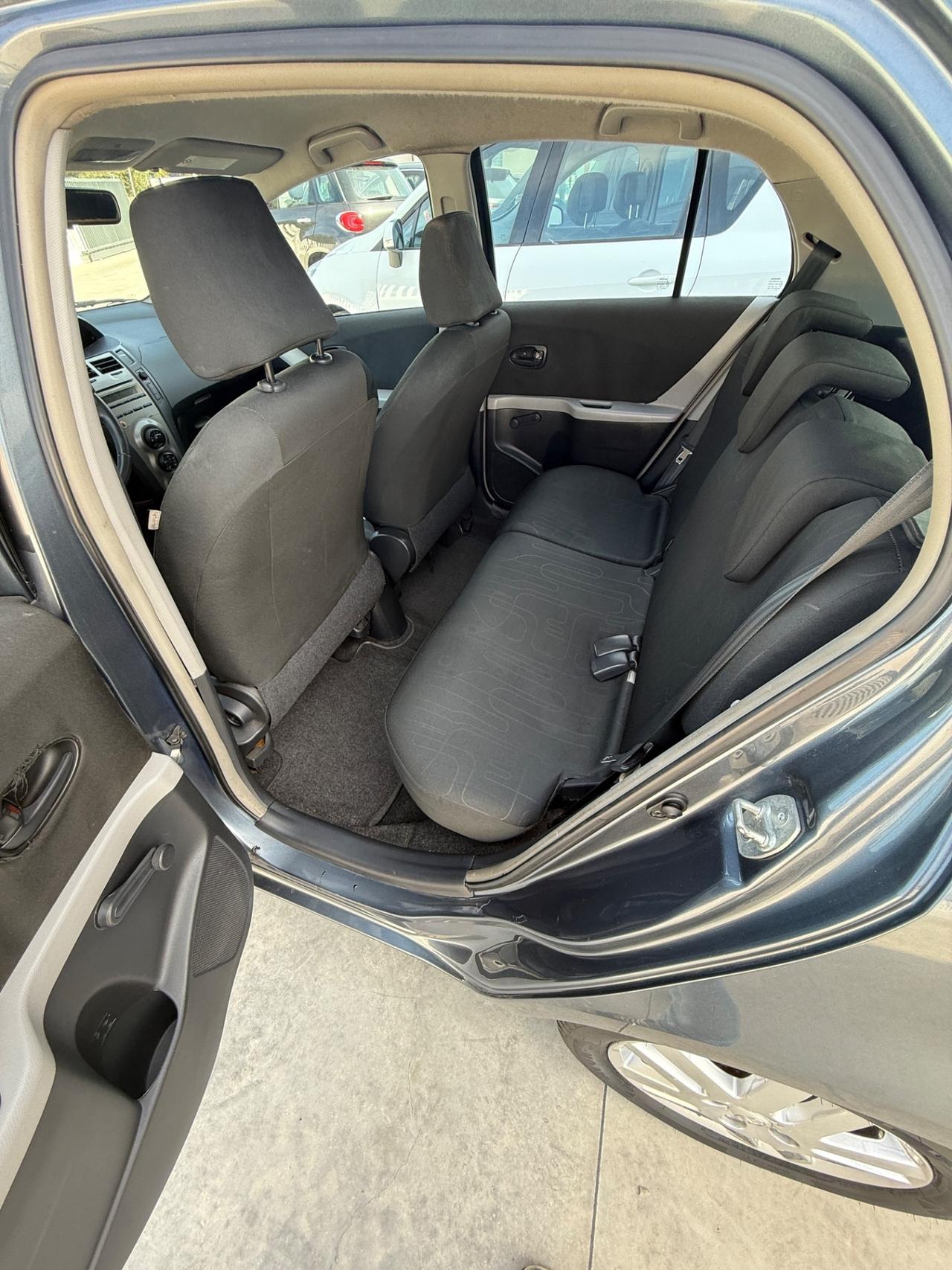 Toyota Yaris 1.0 5 porte Sol