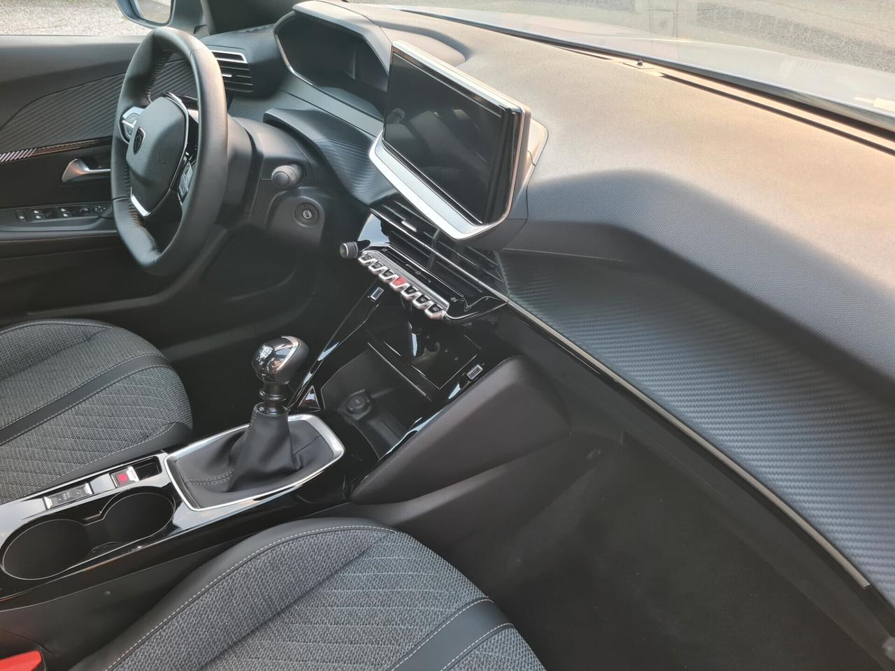 Peugeot 2008 PureTech 100 S&S Allure*NAVI*APPLE CARPLAY*