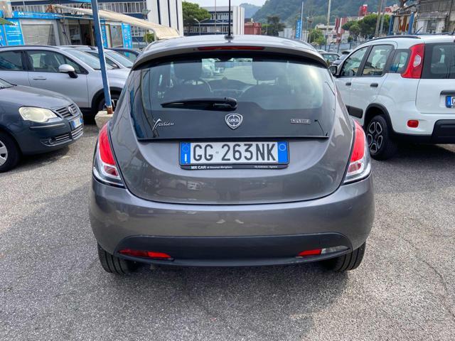 LANCIA Ypsilon 1.0 FireFly 5 porte S&S Hybrid Ecochic Silver