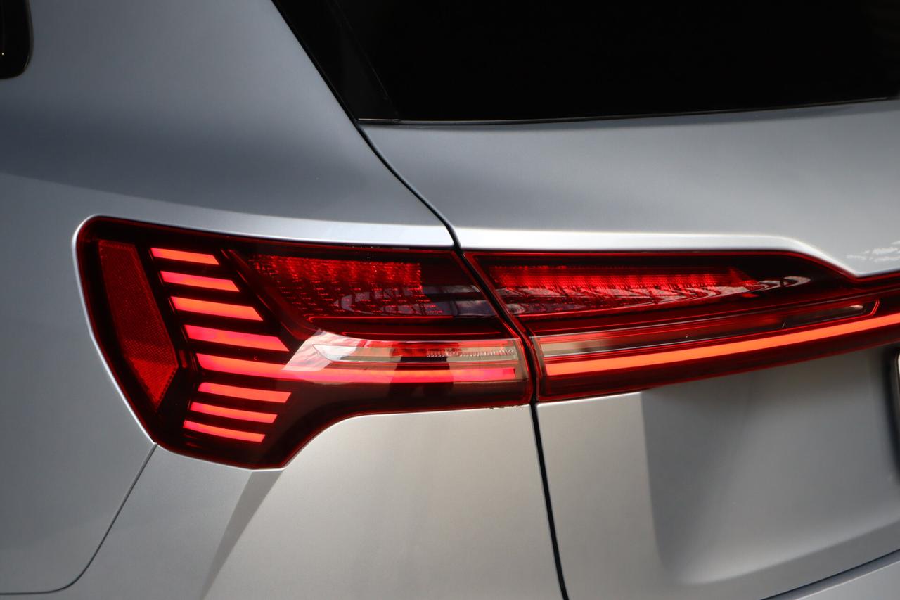 Audi e-tron 55 408CV QUATTRO S-LINE BLACK LINE MATRIX 21"