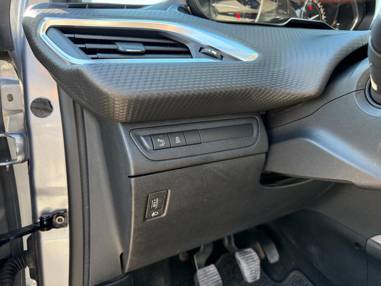 PEUGEOT 2008 2017 1.2 BENZINA 82 CV 82.000 KM