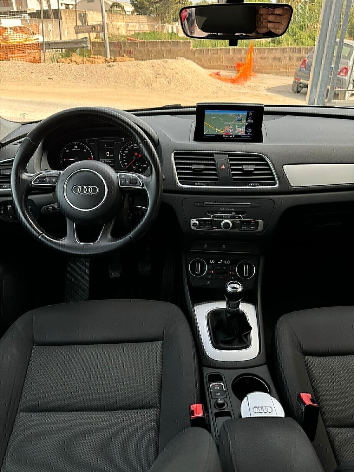 Audi Q3 2.0 TDI 120 CV Business