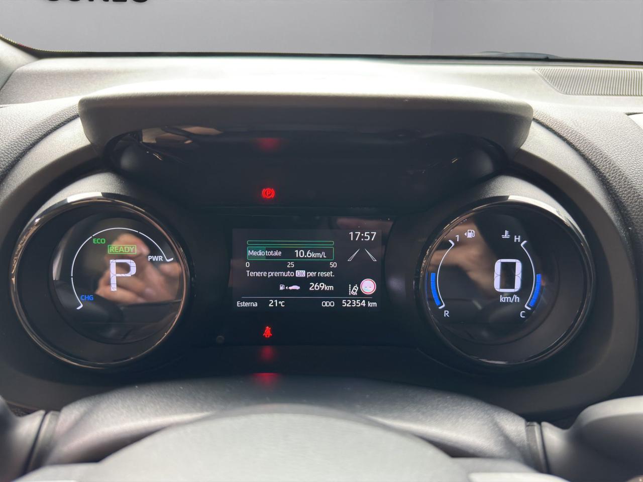 Toyota Yaris 1.5h Lounge