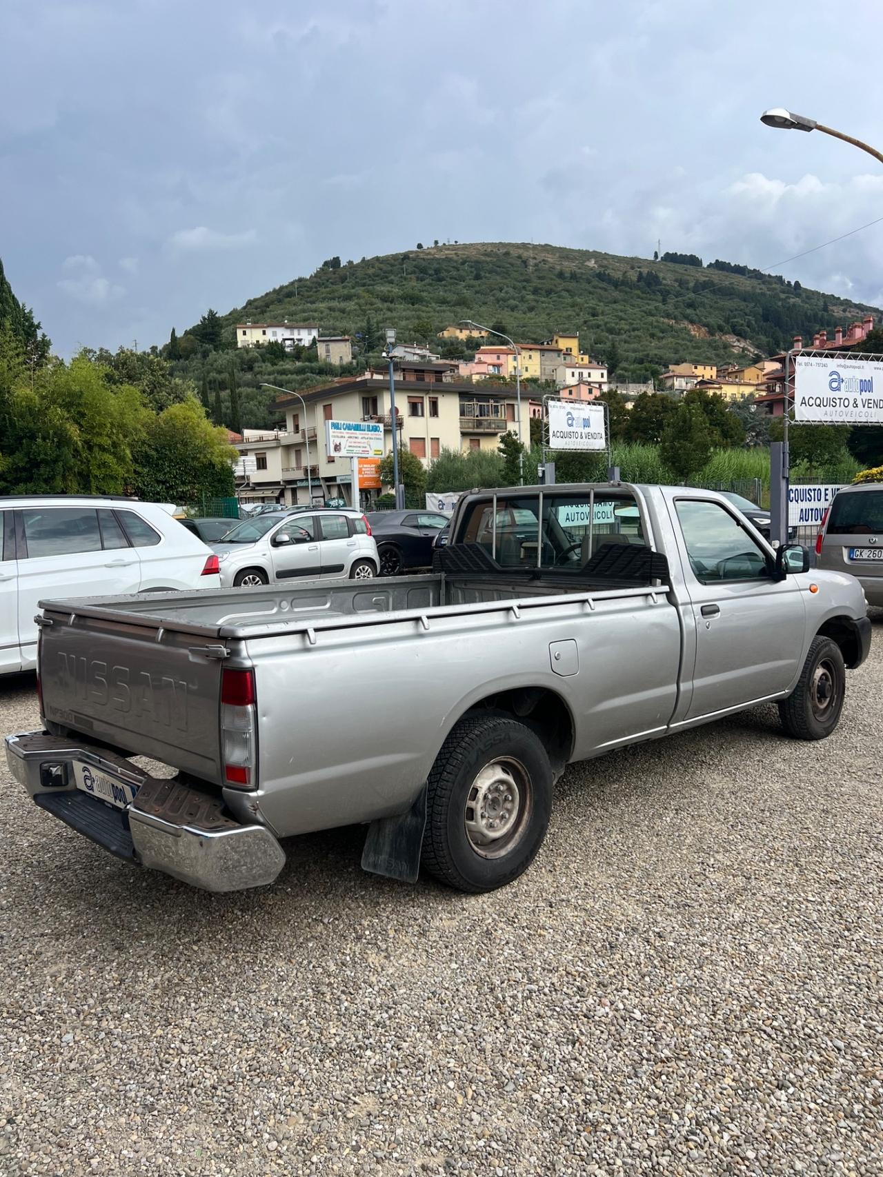 Nissan NP300 2.5 D 2P Cassone Lungo