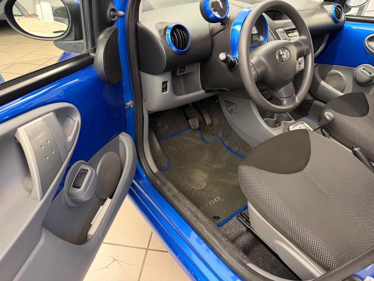 Toyota AYGO 1.0 12V VVT-I 5P M-MT (50 KW) automatica